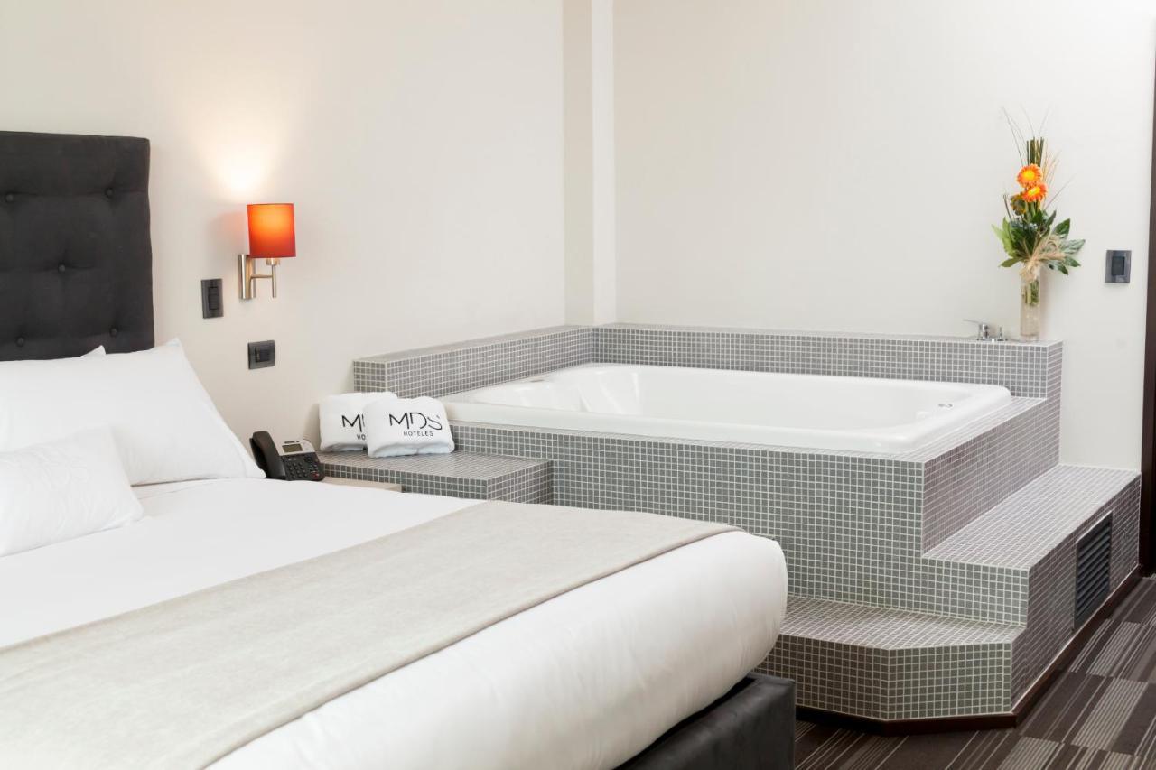 Mds Hotel Chillan Ngoại thất bức ảnh A whirlpool tub in a hotel room